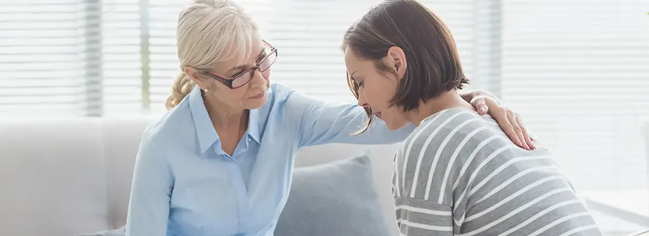 2 woman talking
