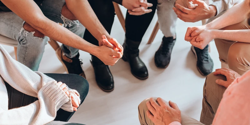 teenagers meeting therapist